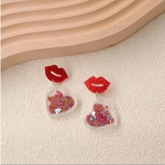 FREE WITH ANY PURCHASE Sparkly lip drop earrings - Picture 3 of 6